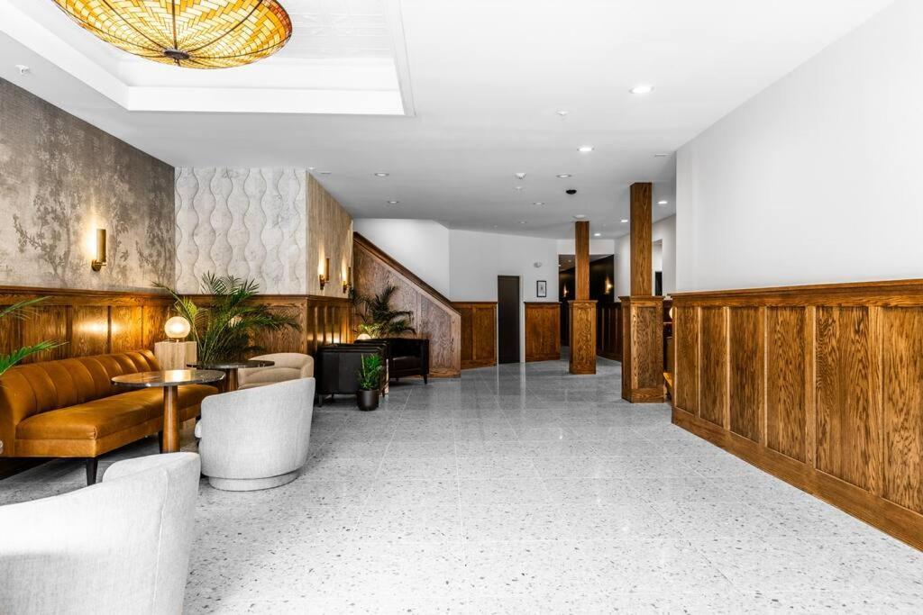 King Bed, The Phenix Historic Hotel, Spacious, Room # 406 Bangor Bagian luar foto