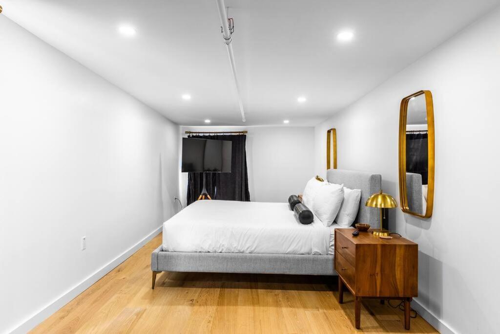 King Bed, The Phenix Historic Hotel, Spacious, Room # 406 Bangor Bagian luar foto