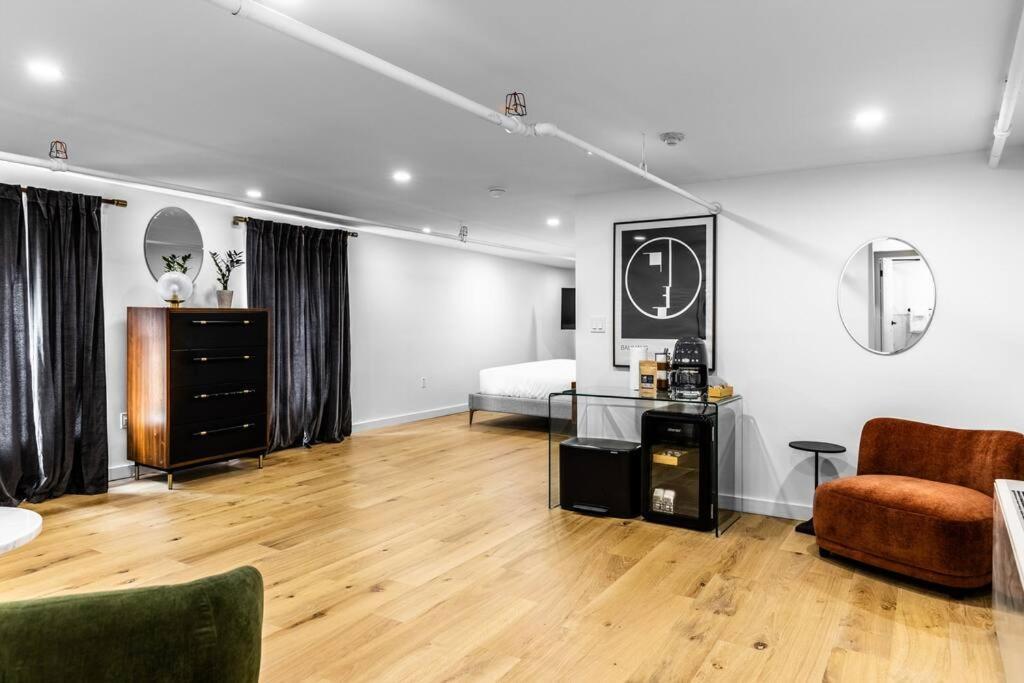 King Bed, The Phenix Historic Hotel, Spacious, Room # 406 Bangor Bagian luar foto